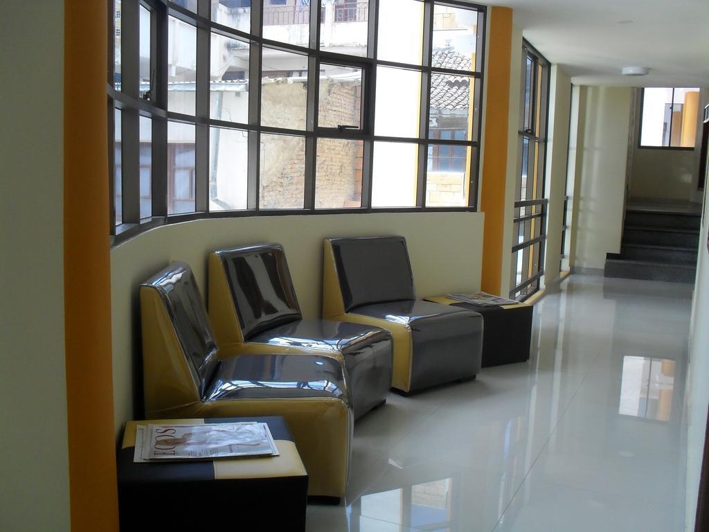 Hostal Corona Blanca Sucre Exterior photo